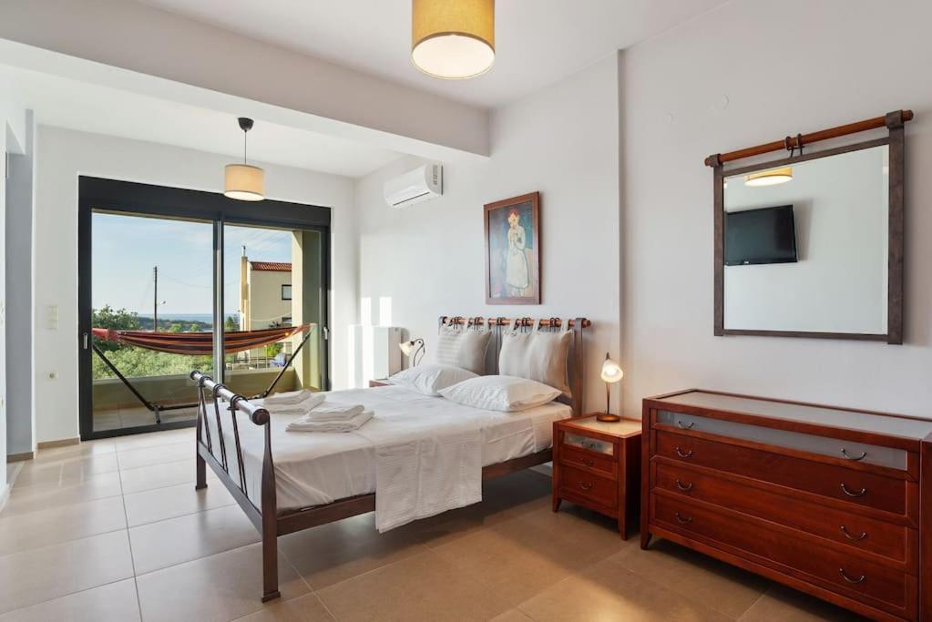 Dream's House - With Pool & Stunning Views Holiday home Daratsos