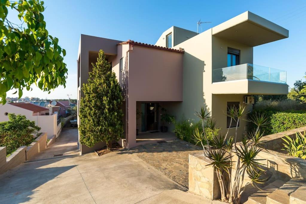 Dream's House - With Pool & Stunning Views Holiday home *